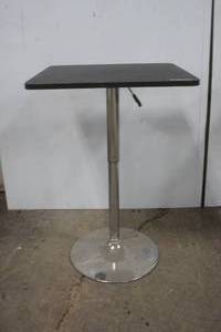 lot 9 image: adjustable table