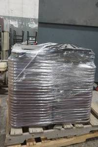 lot 18 image: pallet of folding chairs