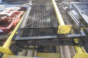 lot 48 image: metal cage