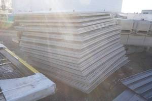 lot 50 image: Titan Deck