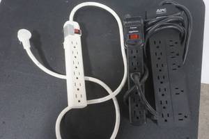 lot 115 image: power strip lot