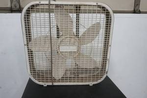 lot 149 image: Holmes box fan
