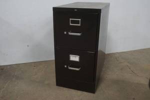 lot 167 image: 2 drawer file cabinet 15x27x29