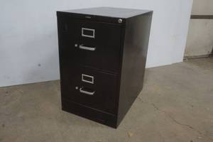 lot 168 image: 2 drawer file cabinet 18x27x29