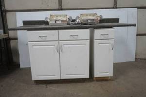 lot 173 image: 2 cabinet and countertop with 2 emergency lights. 6 countertop.