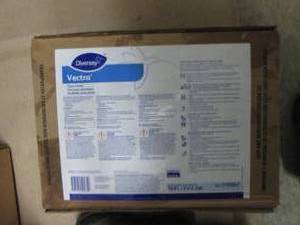 lot 4 image: 5 Gallons Diversey Vectra Floor Fin...