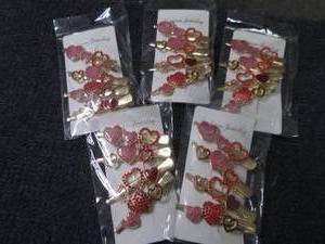 lot 29 image: 5- 4 pks Heart Hair Clips...