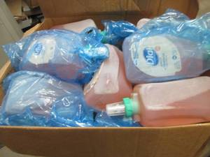 lot 105 image: Box of 1.2 L Dial Antibacterial Foa...