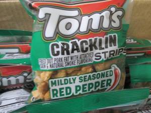 lot 122 image: 31 ct 3 oz Toms Cracklin Strips Mi...