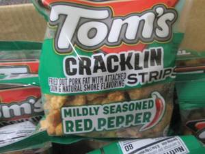 lot 124 image: 31 ct 3 oz Toms Cracklin Strips Mi...