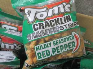 lot 125 image: 31 ct 3 oz Toms Cracklin Strips Mi...