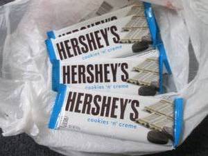 lot 160 image: 12- Hersheys Cookies n Crme Ba...