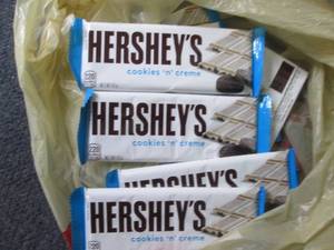 lot 174 image: 12- Hersheys Cookies n Crme Ba...
