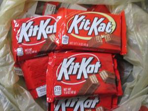 lot 175 image: 12- 1.5 oz Kit Kat Bars...