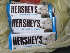 lot 176 image: 12- Hersheys Cookies n Crme Ba...