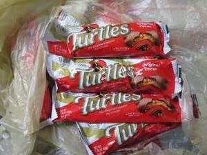 lot 178 image: 12- 1.76 oz Turtles Candy Bars...
