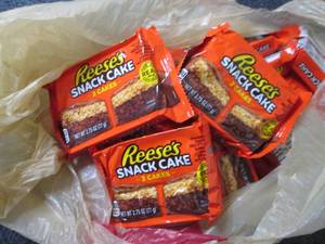 lot 181 image: 12- 2.75 oz Reeses Snack Cakes...