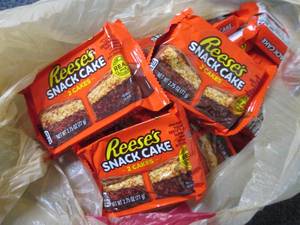 lot 182 image: 12- 2.75 oz Reeses Snack Cakes...