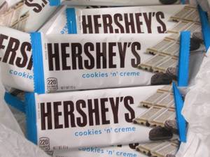 lot 190 image: 12- Hersheys Cookies n Crme Ba...