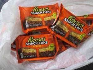 lot 193 image: 12- 2.75 oz Reeses Snack Cakes...
