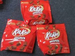 lot 202 image: 3- 7.6 oz KitKat Minis...