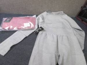 lot 313 image: 2 Medium Gym Wolf Yoga Sets...
