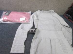lot 315 image: 2 Medium Gym Wolf Yoga Sets...