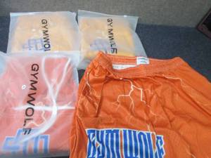 lot 320 image: 4 Mens Medium Gym Wolf Athletic Sh...