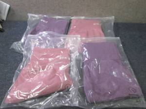 lot 325 image: 4 Large Gym Wolf High Waist Legging...