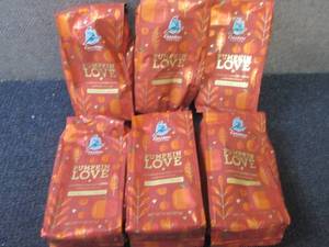 lot 387 image: 6- 11 oz Carribou Coffee Pumpkin Lo...