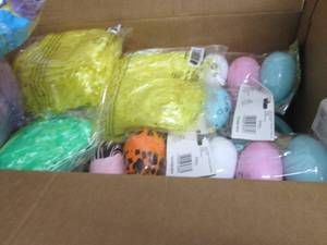 lot 397 image: Box of Easter Items...