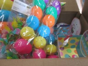 lot 398 image: Box of Easter Items...