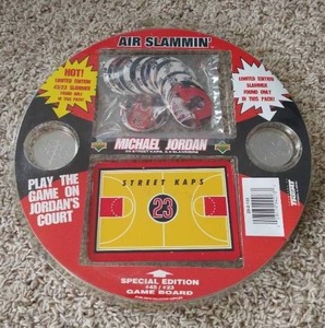 lot 4 image: Unopened 1995 Upper Deck Michael Jordan Slammers