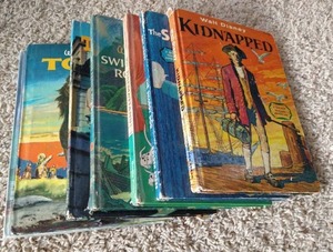 lot 5 image: (7) Vintage Walt Disney Golden Reading Adventure Books