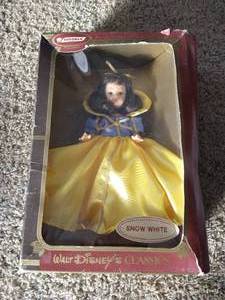 lot 9 image: Vintage Snow White Doll in Box