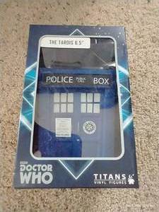 lot 24 image: Collectible Doctor Who Tardis - NEW