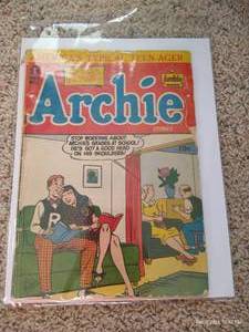 lot 27 image: Archie Comic #29 - 1947 Golden Age Comic