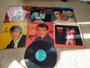 lot 28 image: (7) Elvis Records