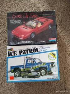 lot 71 image: (2) Vintage Unassembled Model Car Sets