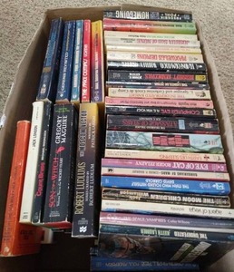 lot 92 image: Box of Paperback Novels - Mostly Sci-fi
