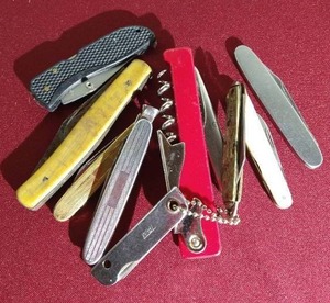 lot 140 image: Miscellaneous Pocket Knives - 10 Total