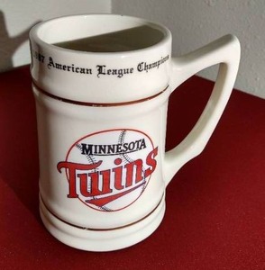 lot 150 image: Large 1987 Minnesota Twins AL Champions Mug