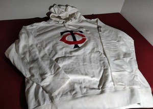 lot 157 image: XXL Minnesota Twins Hoodie