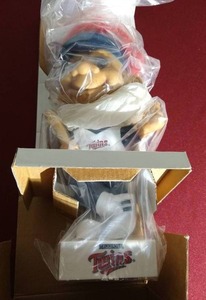 lot 175 image: Minnesota Twins Troll Doll Bobblehead