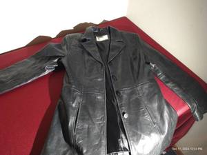 lot 202 image: Medium Womens Leather Jacket - Great Condition