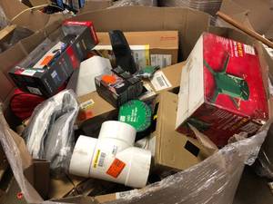 lot 41 image: Gaylord of Bathroom Items Hardware and General Merchandise Various Models and Conditions Customer Returns See Pictures