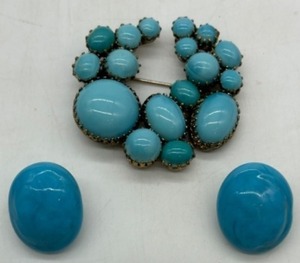 lot 38 image: Antique AUSTRIAN Gold Plated Blue Glass Fur Clip & Glass Earrings Made in FRANCE