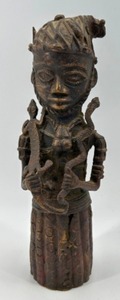 lot 52 image: Antique African Benin Solid Cast Bronze Shrine Fertile Female Figure With Snakes & Lizards