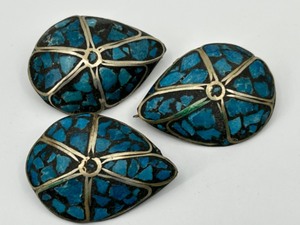 lot 57 image: Antique Inlaid Turquoise Chip Teardrop Trio of Pins Brooches - Qty 3