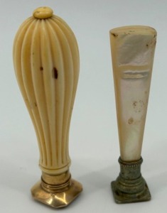 lot 58 image: Antique WAX STAMPS W Carved Ribbed Handle & Abalone Shell Intaglio Stamp - Qty 2
